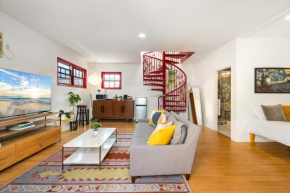 Artsy Venice Beach Canals Studio w/Rooftop & Sauna